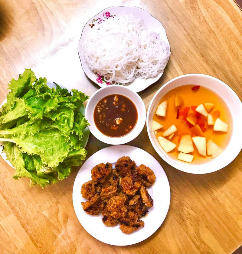Photograph the vibrant allure of Hanoi’s food scene